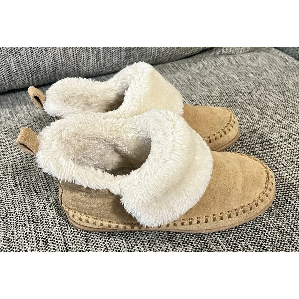 Minnetonka Mens Suede Sherpa Fur Lined Moccasin Slipper‎ 40582 Size 8 Tan/Cream